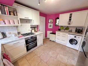 Kitchen- click for photo gallery
